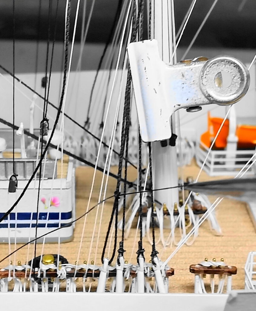 日本丸 帆船模型 シュラウドロープ張り
