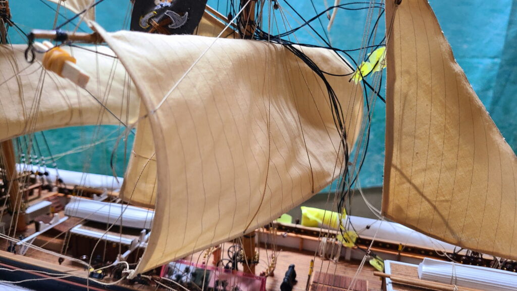 帆船模型 カティサーク ロアスル 帆が凹む