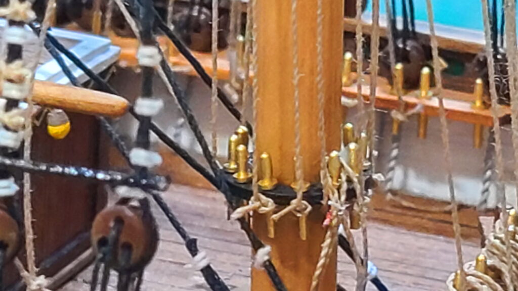帆船模型 カティサーク スタンスル セイル ビレイピンに結ぶ