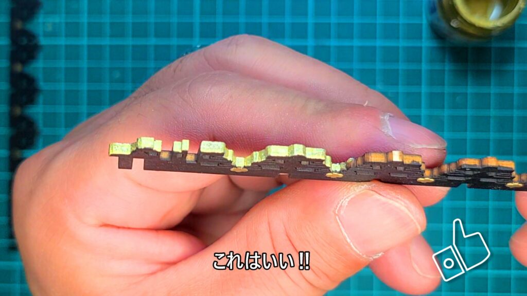 日光東照宮陽明門作り方　ダイソーのアイライナーブラシで、縁をゴールドで塗装しました