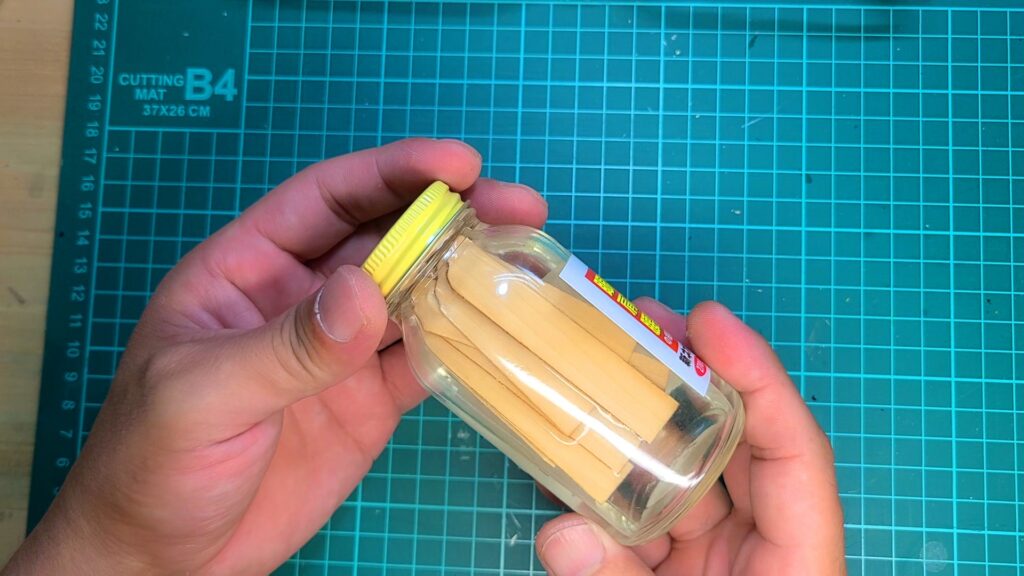 日光東照宮陽明門作り方　軒天を 水に浸けて柔らかくします