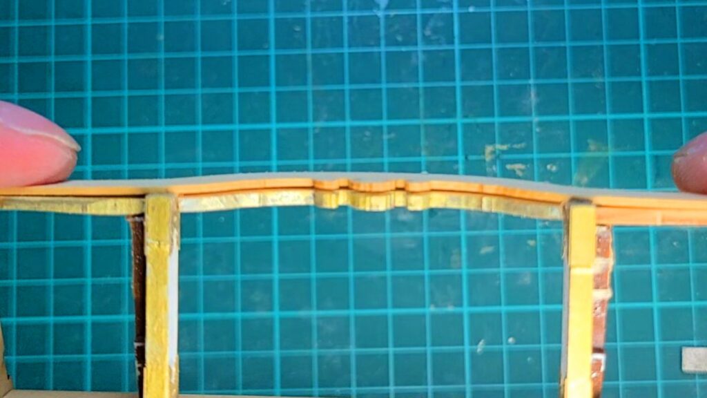 日光東照宮陽明門作り方　唐破風上版を合わすと隙間が空いてしまった