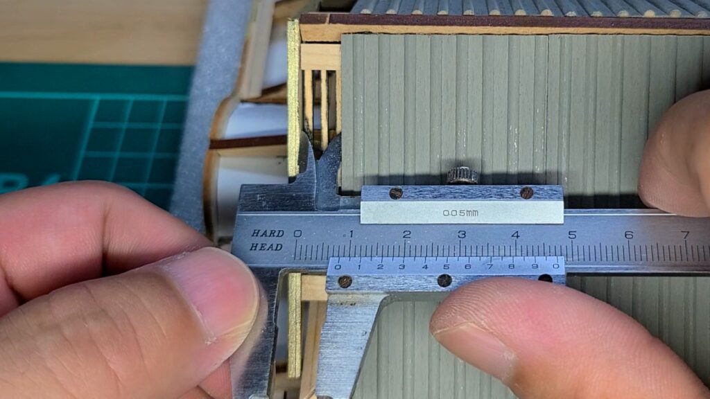 日光東照宮陽明門作り方　袖瓦 取り付け部 の寸法は 約８ｍｍ　