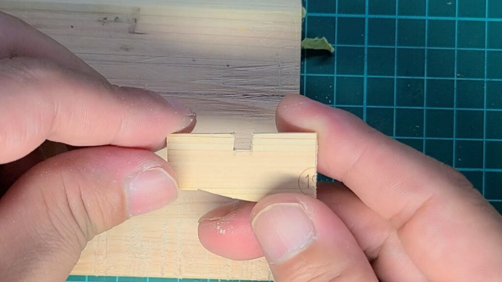 日光東照宮陽明門作り方　棟木を支える補強材を 作りました　