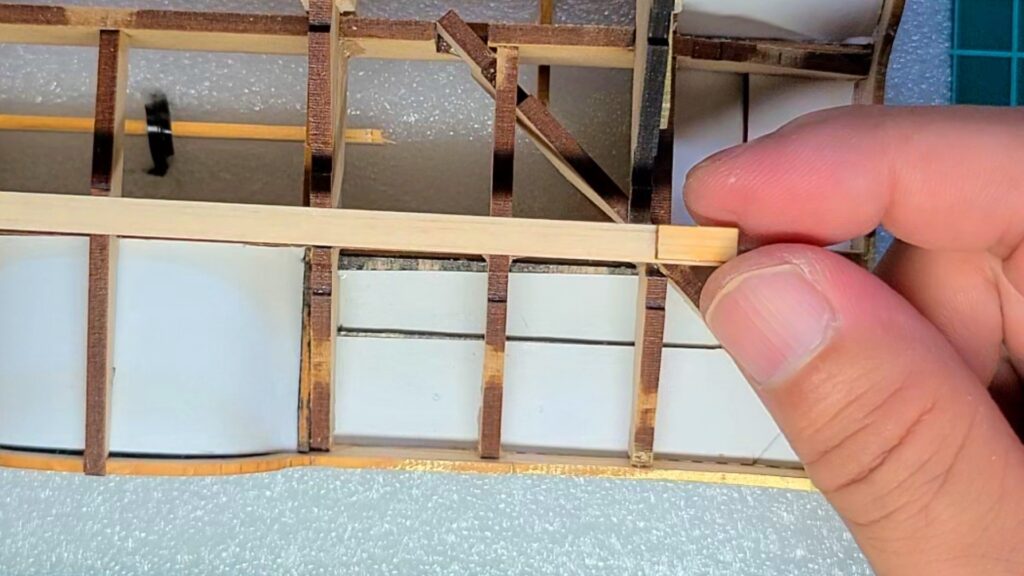 日光東照宮陽明門作り方　母屋に 位置決めの部材を接着　