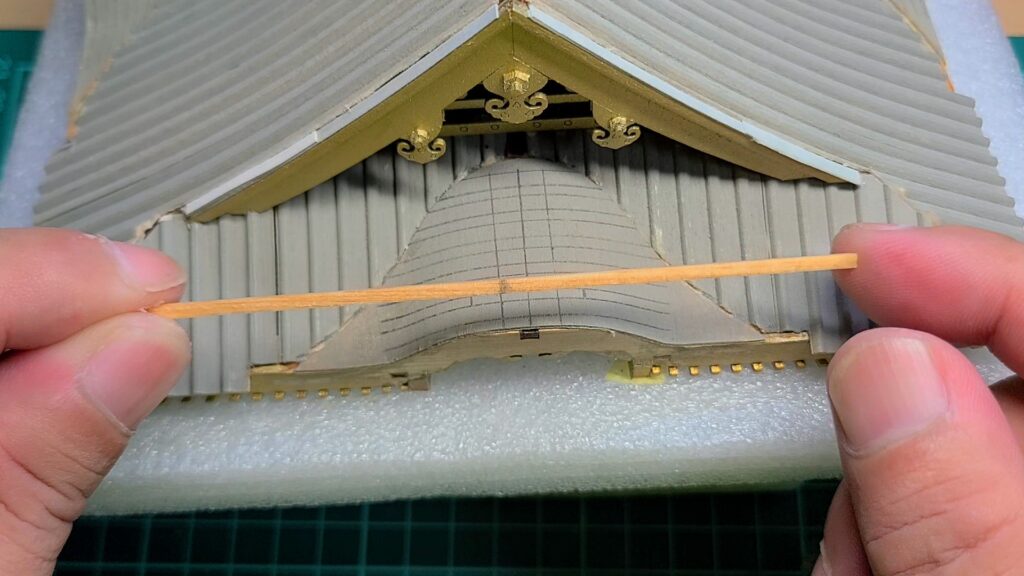 日光東照宮陽明門作り方　唐破風屋根の瓦材です