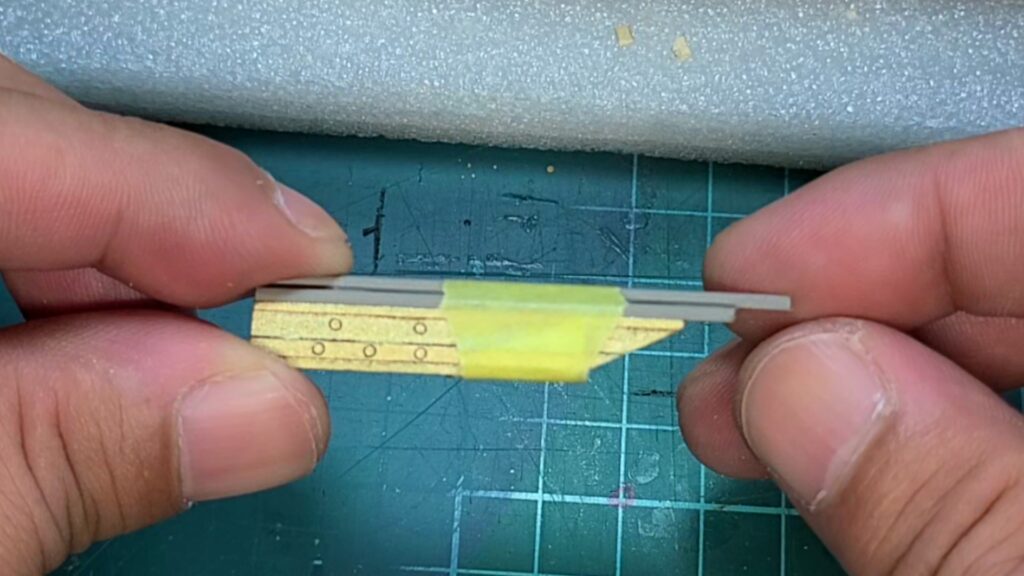 ウッディジョー 日光東照宮陽明門作り方　唐破風棟瓦に のし瓦と冠瓦を合わせます