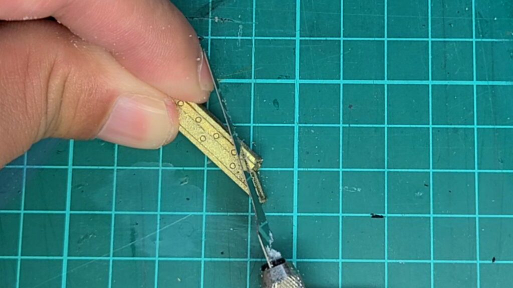 ウッディジョー 日光東照宮陽明門作り方　唐破風棟瓦をノコギリで切断