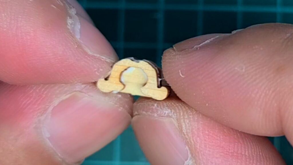 ウッディジョー 日光東照宮陽明門作り方　鬼飾りの組み立て