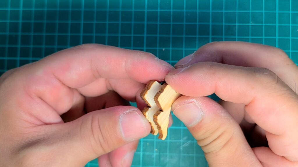 ウッディジョー 日光東照宮陽明門作り方　鬼瓦の組み立て