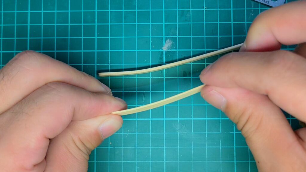 ウッディジョー 日光東照宮陽明門作り方　棟瓦の組み立て方 アイスの棒で反りを付けます