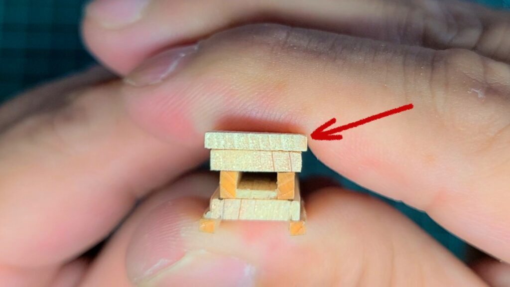 ウッディジョー 日光東照宮陽明門作り方　大棟瓦の ５段目の部材は 若干 張り出します