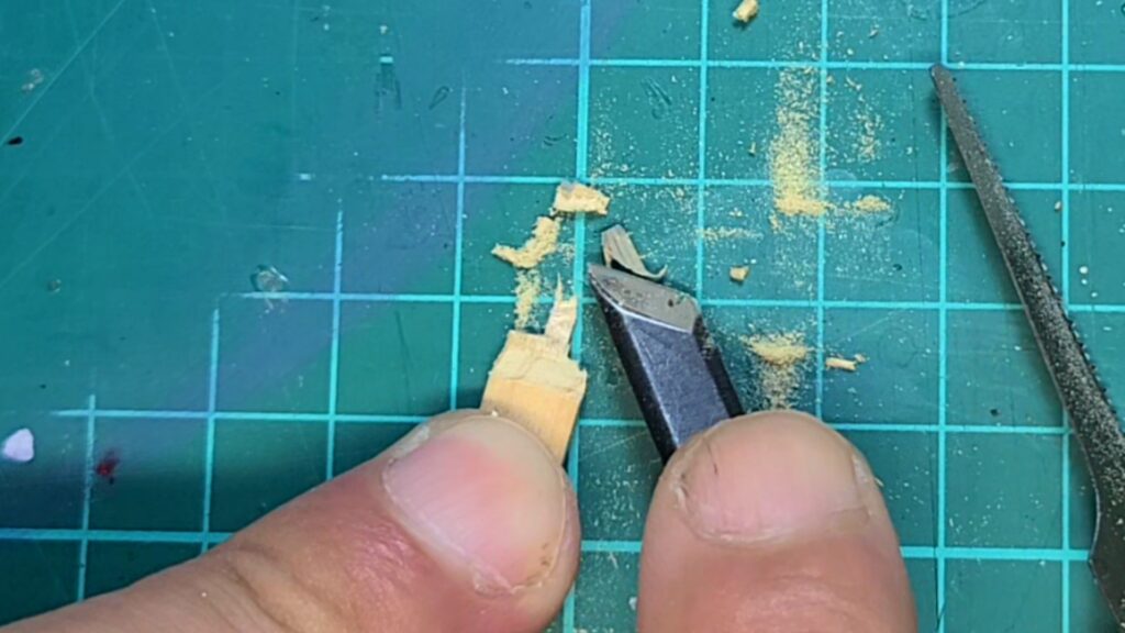 ウッディジョー 日光東照宮陽明門作り方　のし瓦と冠瓦 彫刻刀で削ります