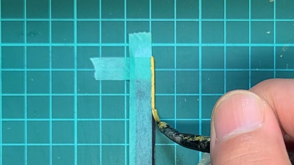 ウッディジョー 日光東照宮陽明門作り方　掛瓦の軒先を ゴールドで塗装します