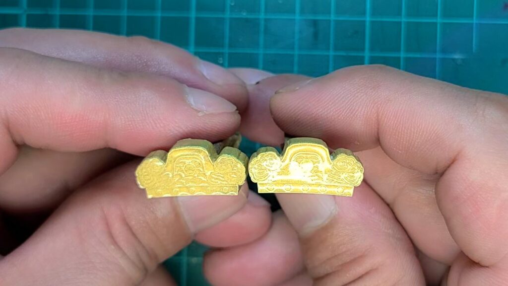 ウッディジョー 日光東照宮陽明門作り方　妻側の鬼瓦 タッチアップして完成