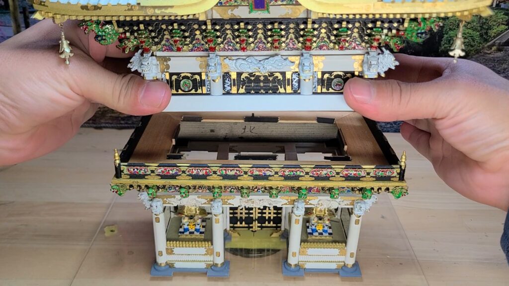 ウッディジョー 日光東照宮陽明門作り方　下層と上層を 嵌め込みます