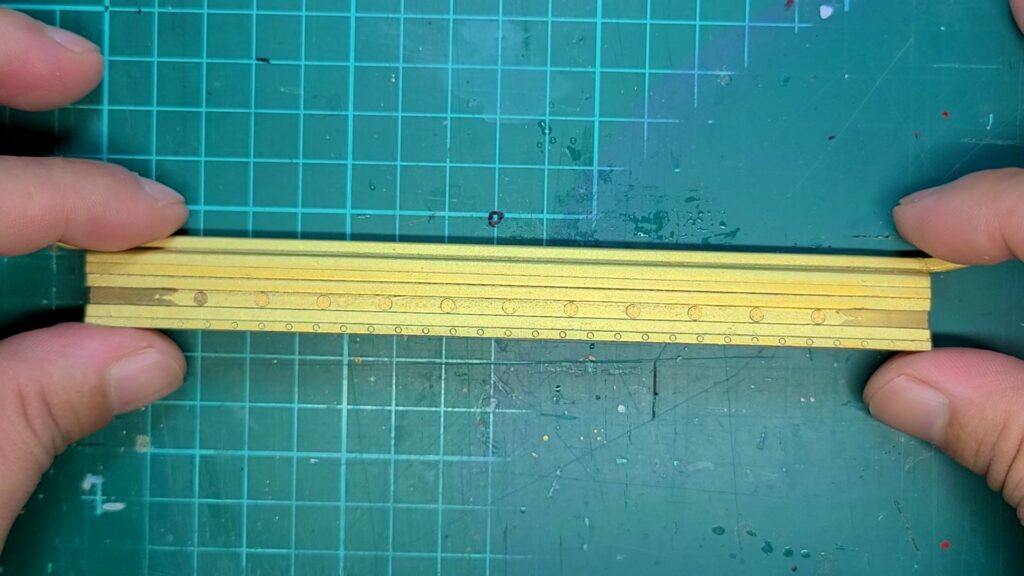 ウッディジョー 日光東照宮陽明門作り方　大棟瓦 エッチングパーツ取り付け完成