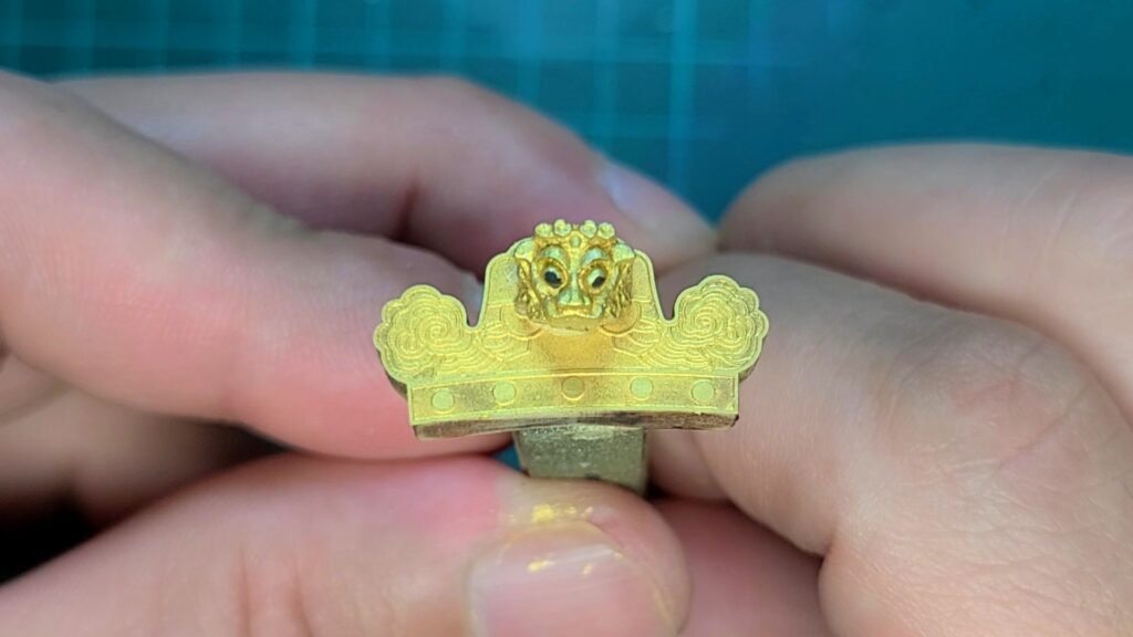 ウッディジョー 日光東照宮陽明門作り方　正面・背面側の鬼瓦 完成です