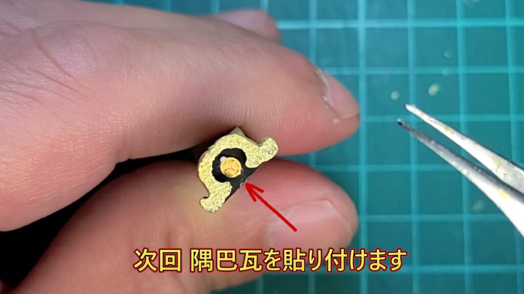 ウッディジョー 日光東照宮陽明門作り方　鬼飾りに 葵紋を貼り付けます