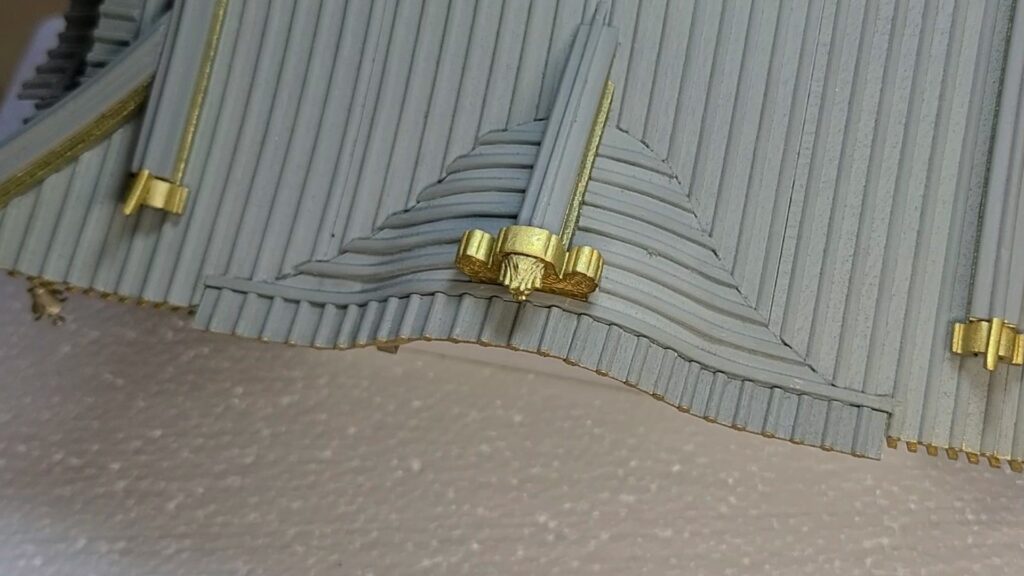 ウッディジョー 日光東照宮陽明門作り方　正面・背面側、掛瓦完成