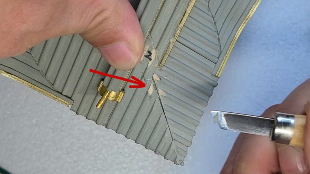 ウッディジョー 日光東照宮陽明門作り方　　隅棟と 降り棟の高さ、桟瓦の凸部を削って修正してみます