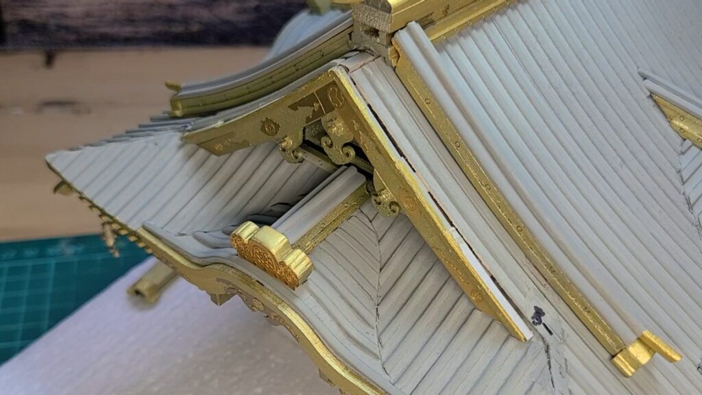 ウッディジョー 日光東照宮陽明門作り方　妻破風棟瓦の完成