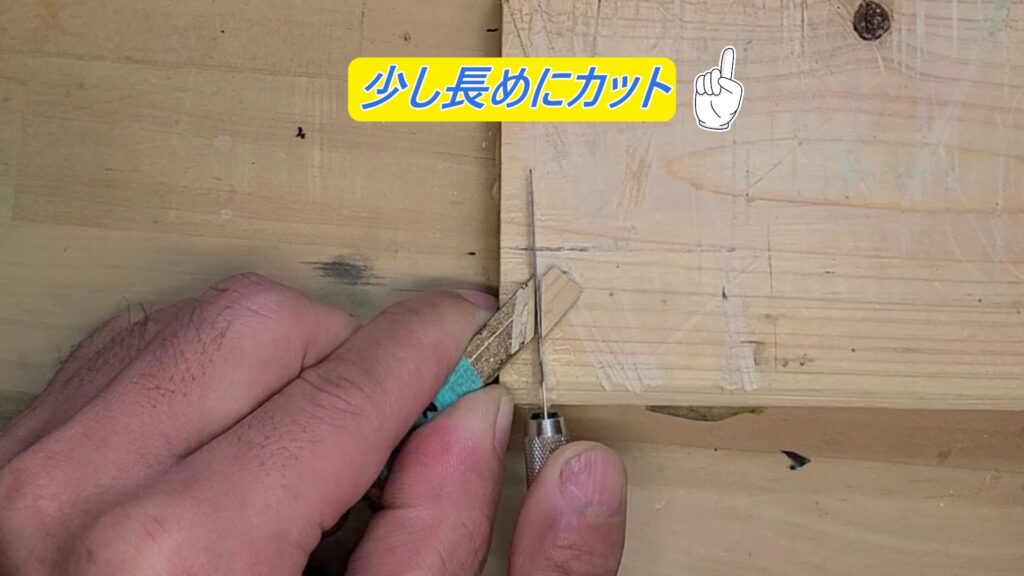 ウッディジョー 日光東照宮陽明門作り方　隅棟の冠瓦は 少し長めにカットします