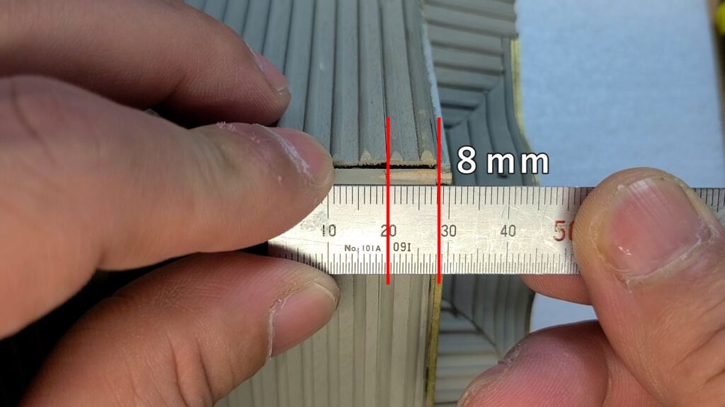 ウッディジョー 日光東照宮陽明門作り方　大棟は、端から８ｍｍの所に貼り付けます