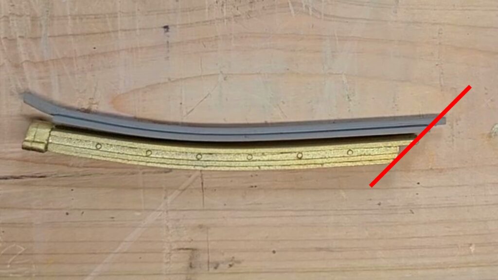 ウッディジョー 日光東照宮陽明門作り方　冠瓦の先端を斜めにカットします　