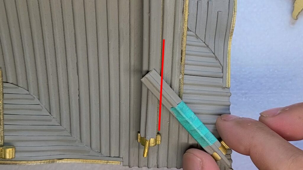 ウッディジョー 日光東照宮陽明門作り方　隅棟の冠瓦を カットしていきます