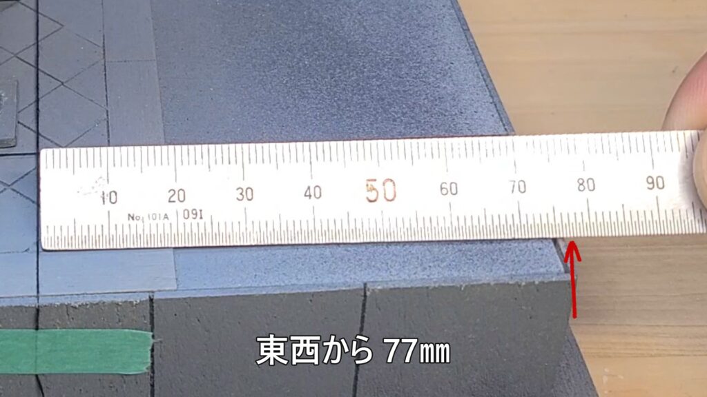 ウッディジョー 日光東照宮陽明門作り方　下層を建てる基準線を 糸を使って割り出します　